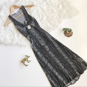 • LUSH Tie Front Midi Dress •